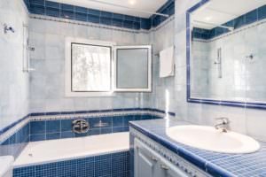 Villa Victoria Corfu - Floor Bathroom